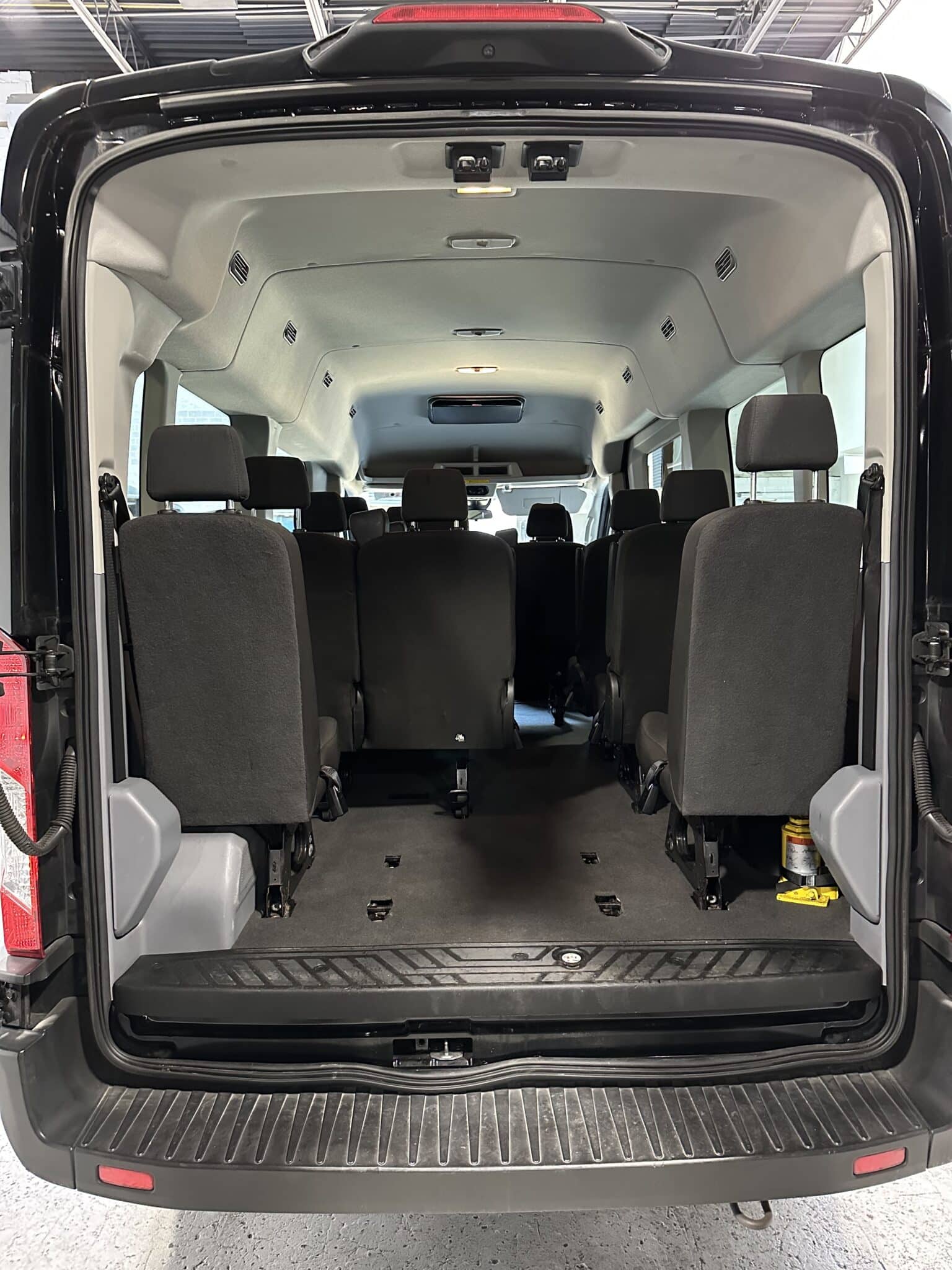 Ford transit 350 sales xlt 15 passenger